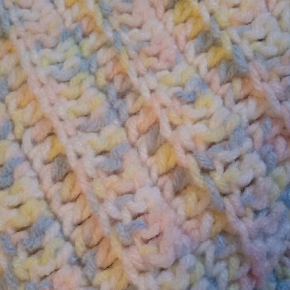 Crochet throw s 36x36 - Picture 2 of 2